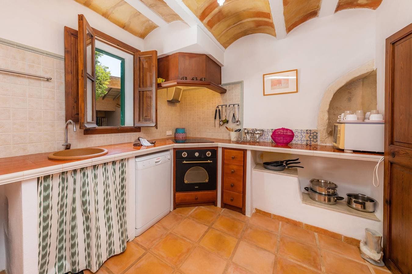 Foto 11 von 30: Agroturismo „Es Rafalet“ mit Bergblick, Pool, Klimaanlage, Terrassen und Garten