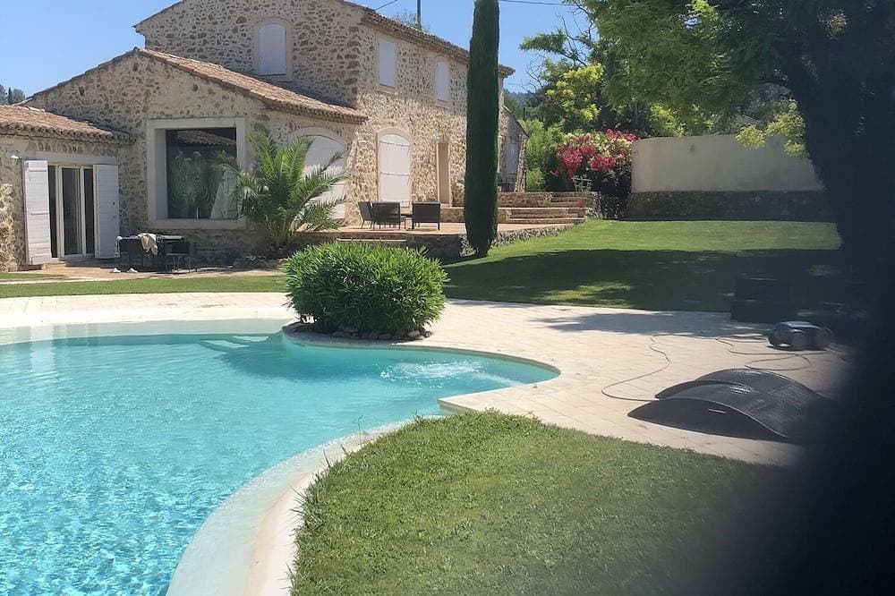 Exceptional And Rare, 15 km from Marseille, Be 3 km From Aubagne, Mas De Standing 1