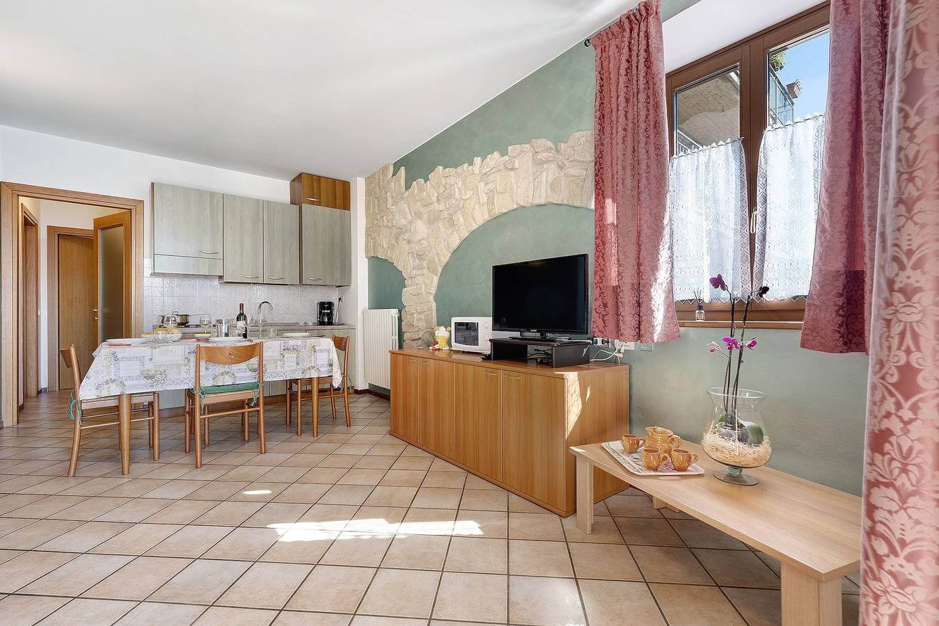 Foto 5 von 34: Ferienwohnung 'Rustico Spagnol 3' mit Seeblick, Pool und WLAN