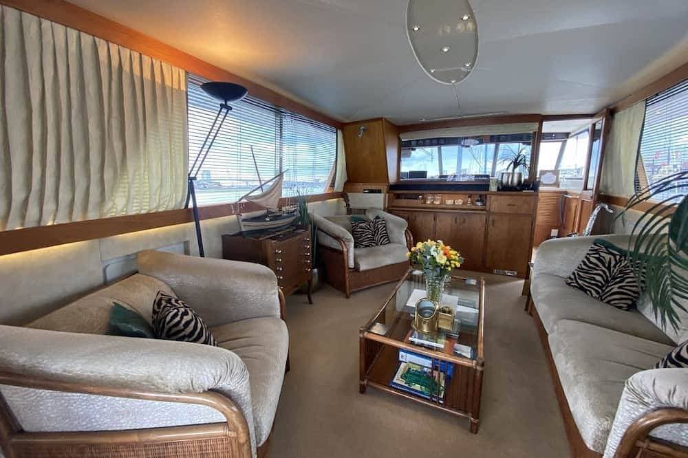Foto 8 von 16: Classic Yacht Nadine with Hot Tub, Poole Harbour Bay