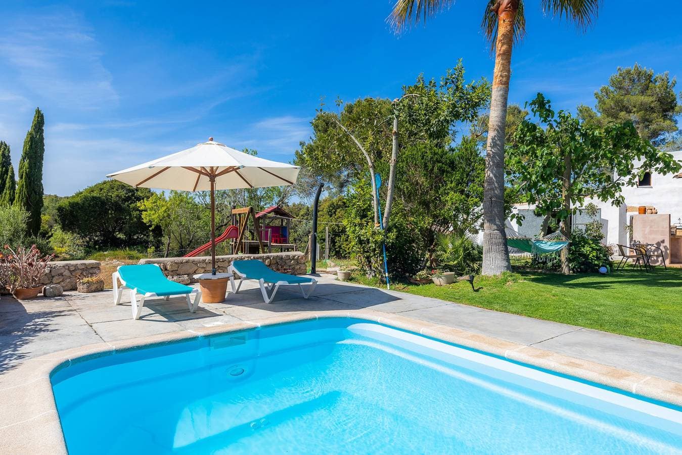 Foto 5 von 37: Schönes Landhaus mit Pool, Garten, Terrassen & WLAN