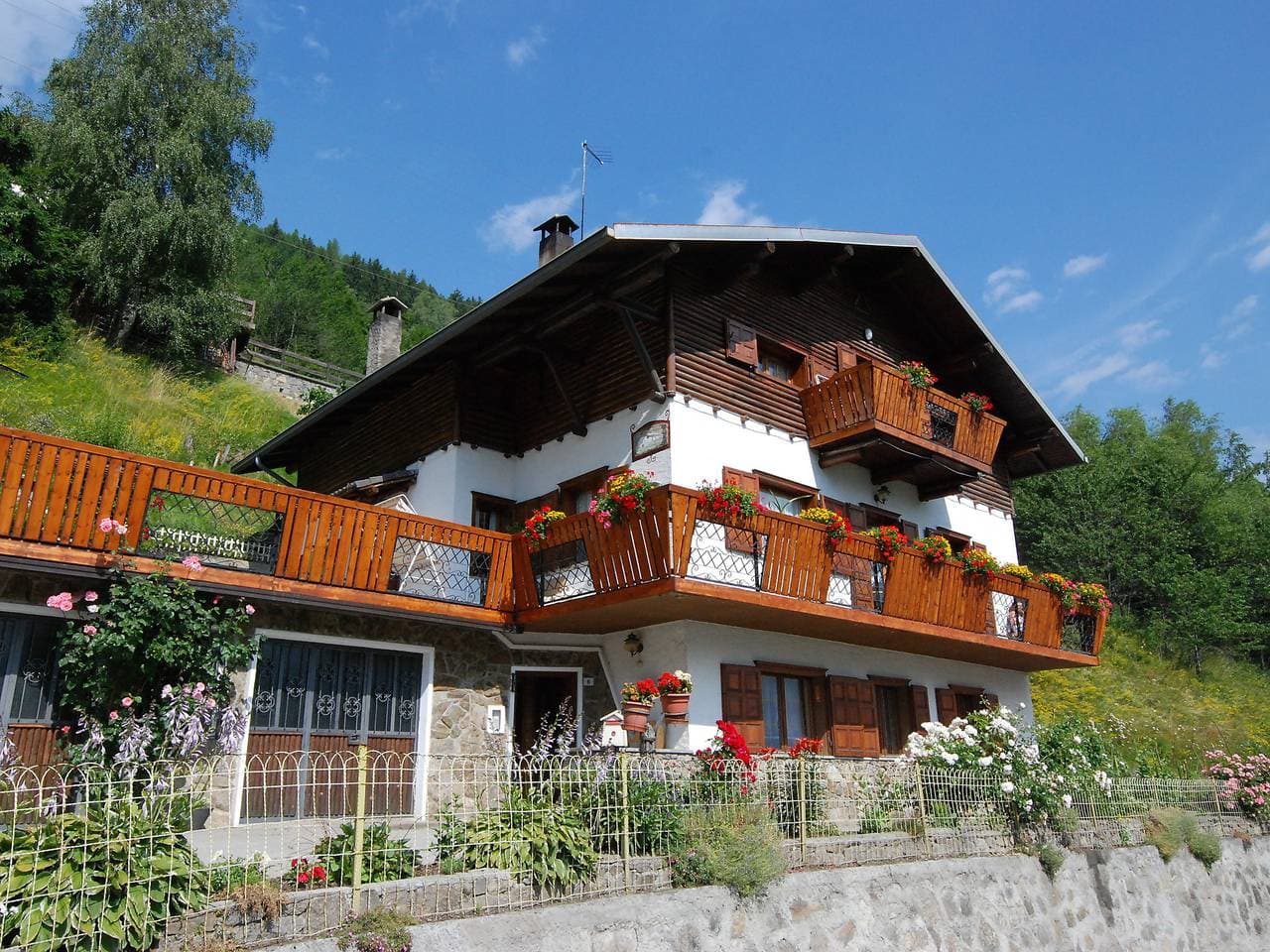 Schönes, gemütliches, komfortables Dreifamilienhaus Santa Lucia 1