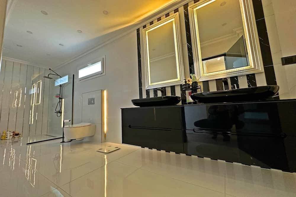 Foto 11 von 30: Cloud Nine by Alara | Luxury Private Pool & Garden Villa