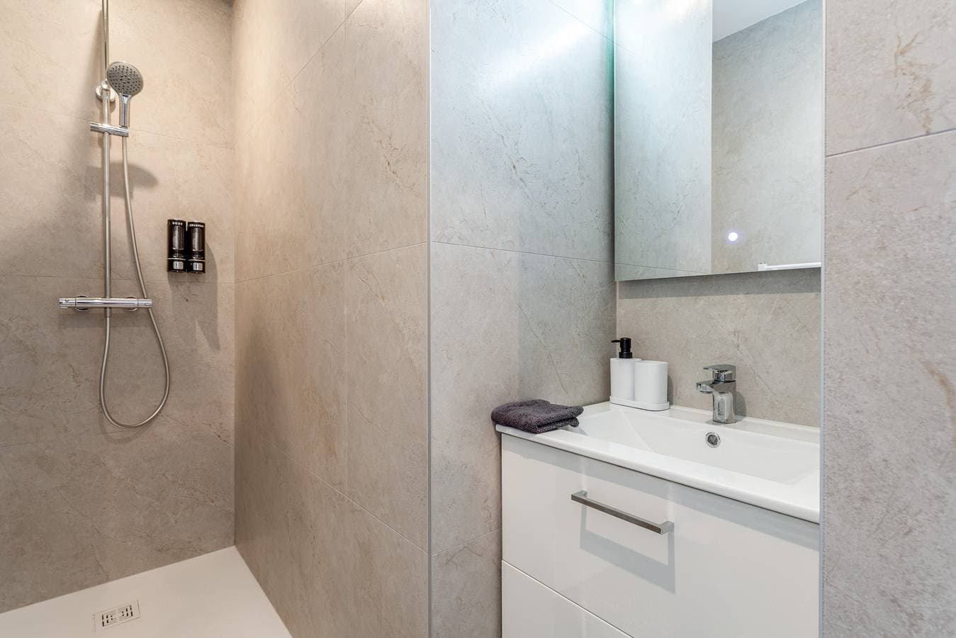 Foto 13 von 29: Voll ausgestattete Villa mit beheiztem Pool, WLAN und Klimaanlage