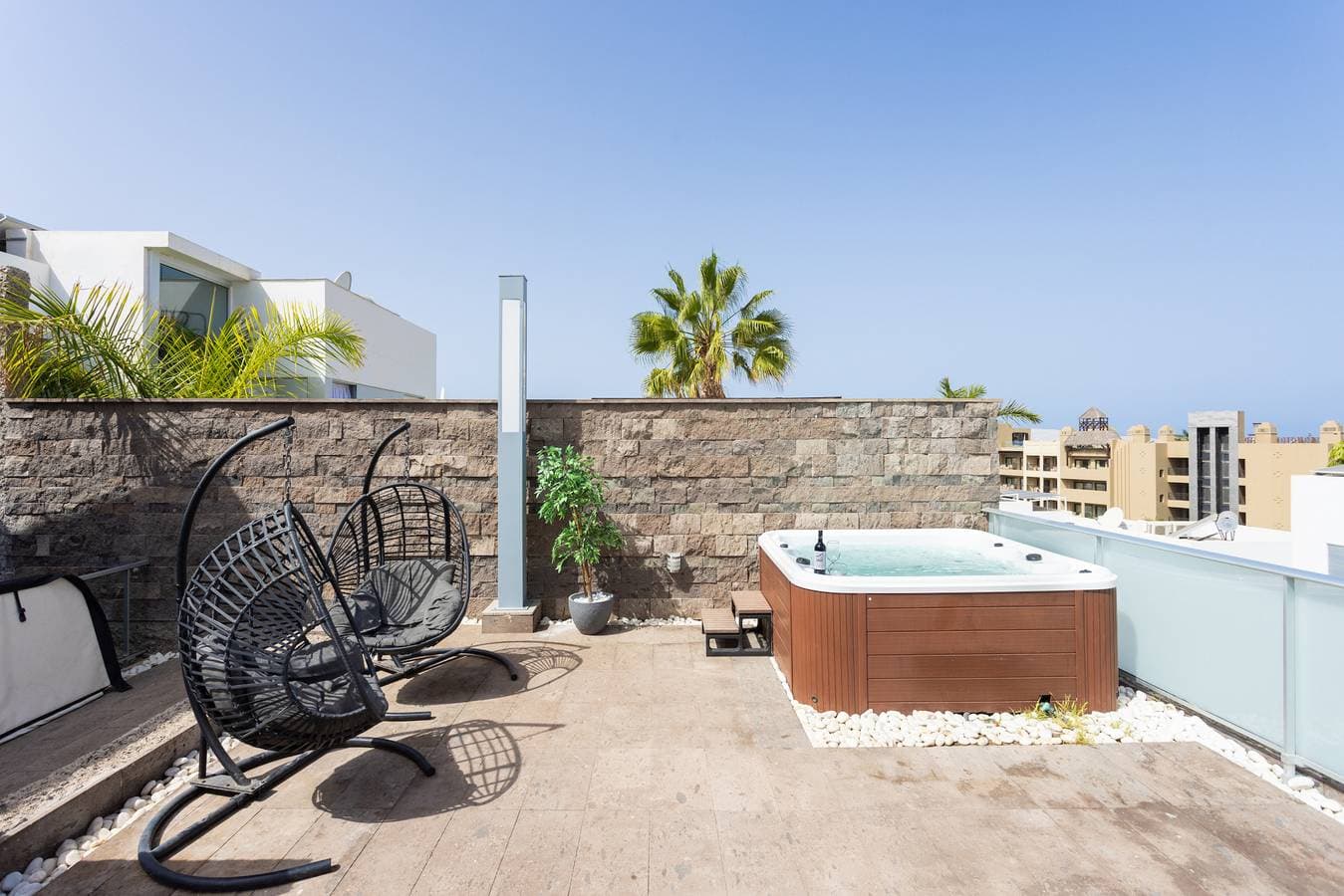 Foto 8 von 71: Luxus-Ferienhaus mit beheiztem Pool, jacuzzi, BBQ in El Duque
