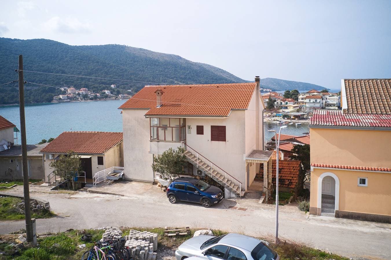 Foto 7 von 50: 4-Zimmer-Ferienwohnung mit Terrasse und Meerblick Grebastica, Sibenik A-482-a