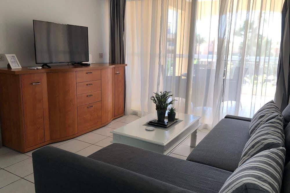 Foto 6 von 19: Limnaria: Modern 1 Bed, Pool Views, 5min To Beach
