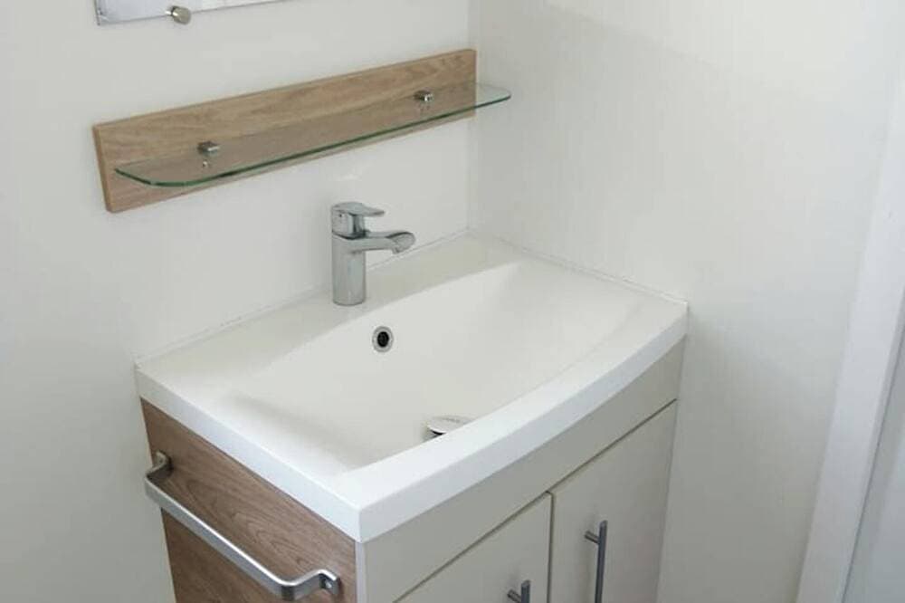 Foto 4 von 19: Homerez - Bungalow in Condrieu mit Pool