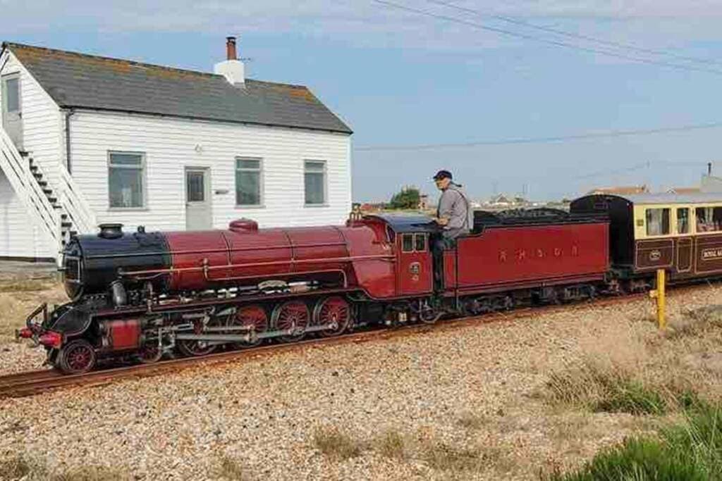 Charming original fishermans cottage on Dungeness beach 1