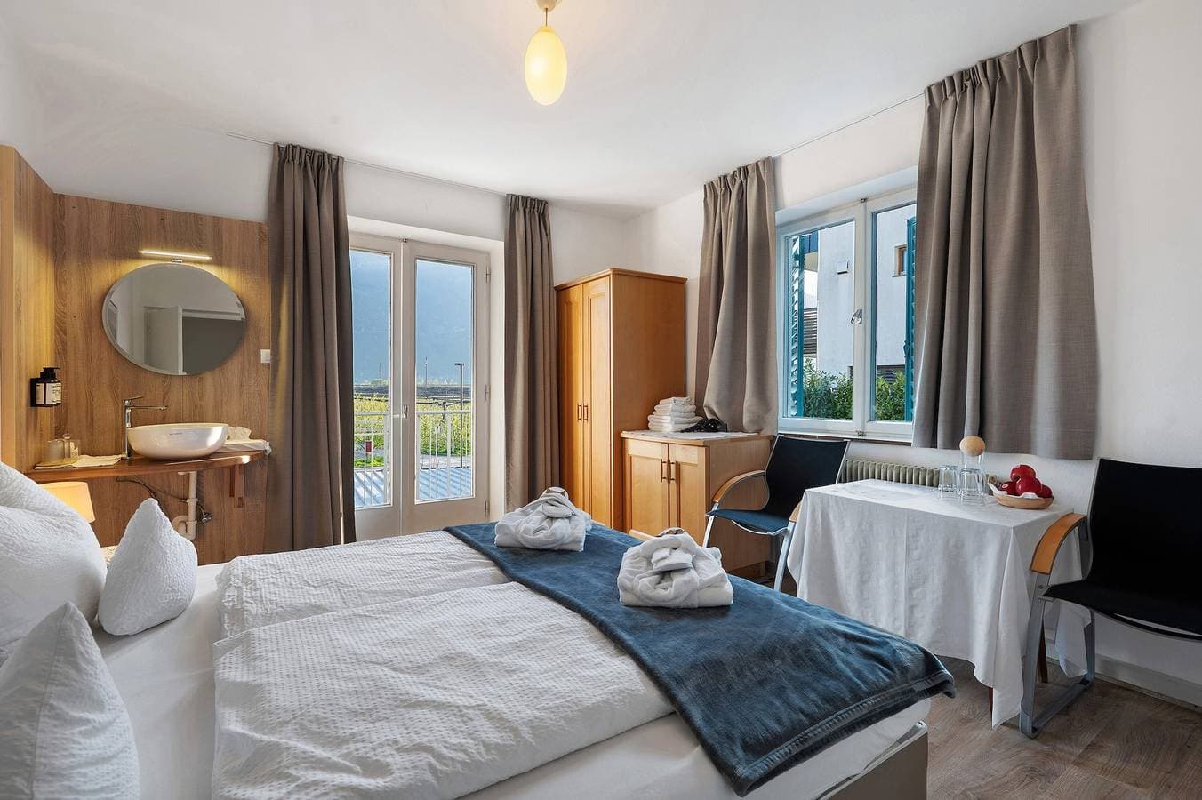 Foto 2 von 34: Zimmer 'Haus Burger Vilpian 3' mit Bergblick, Balkon und Wi-Fi