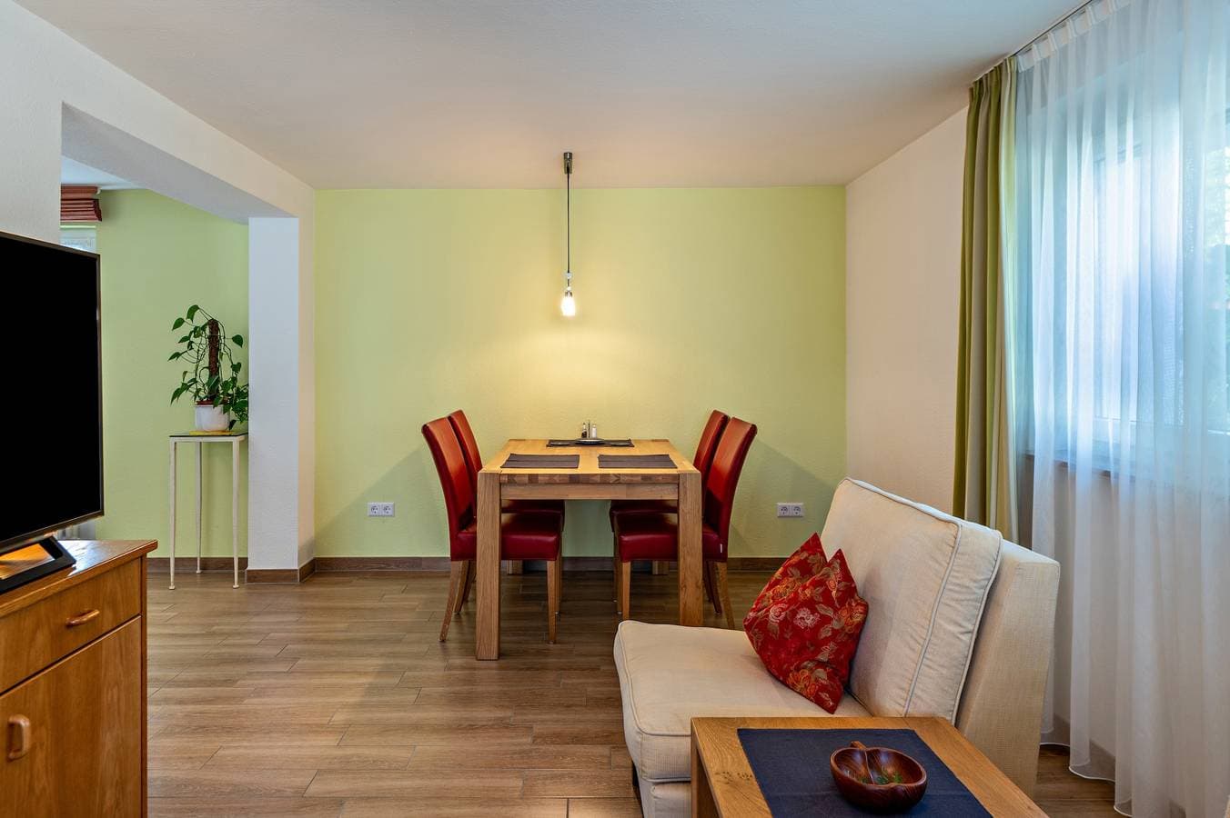 Foto 4 von 26: Ferienwohnung 'Haus Irma' mit Bergblick, Balkon und WLAN