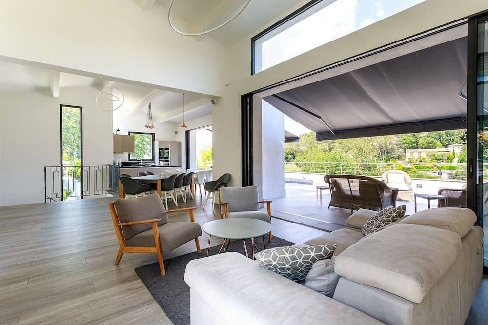Foto 12 von 30: Luxury Villa with 15m Infinity Pool & Pool House