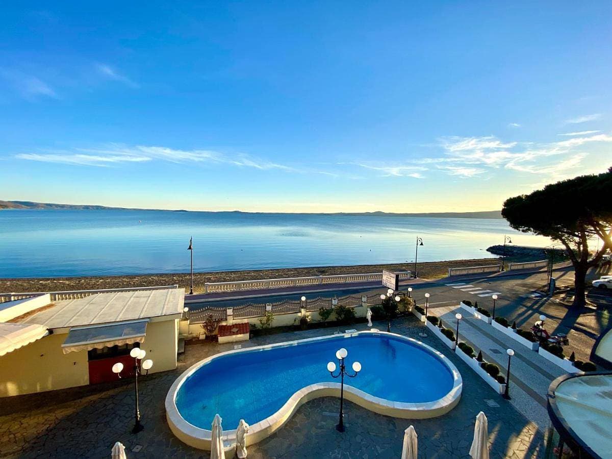 Foto 2 von 11: Double or Twin Room with Balcony and Lake View