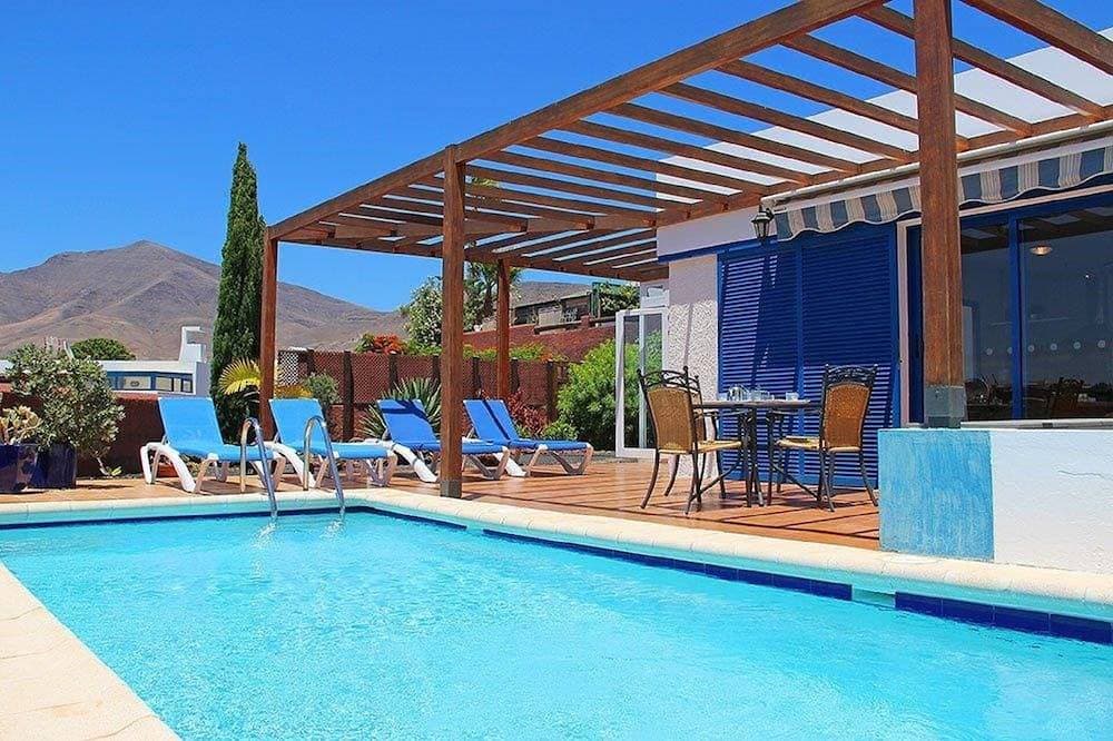 Schöne Villa, Klimaanlage, kostenloses Wi-Fi & privater Pool, in Las Coloradas, Playa Blanca. 1