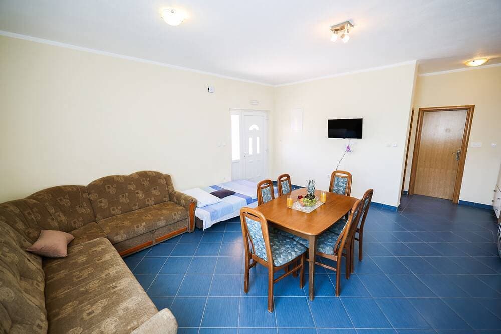 Foto 3 von 10: 1-Zimmer-Ferienwohnung mit Terrasse und Meerblick Kozjaca, Paklenica