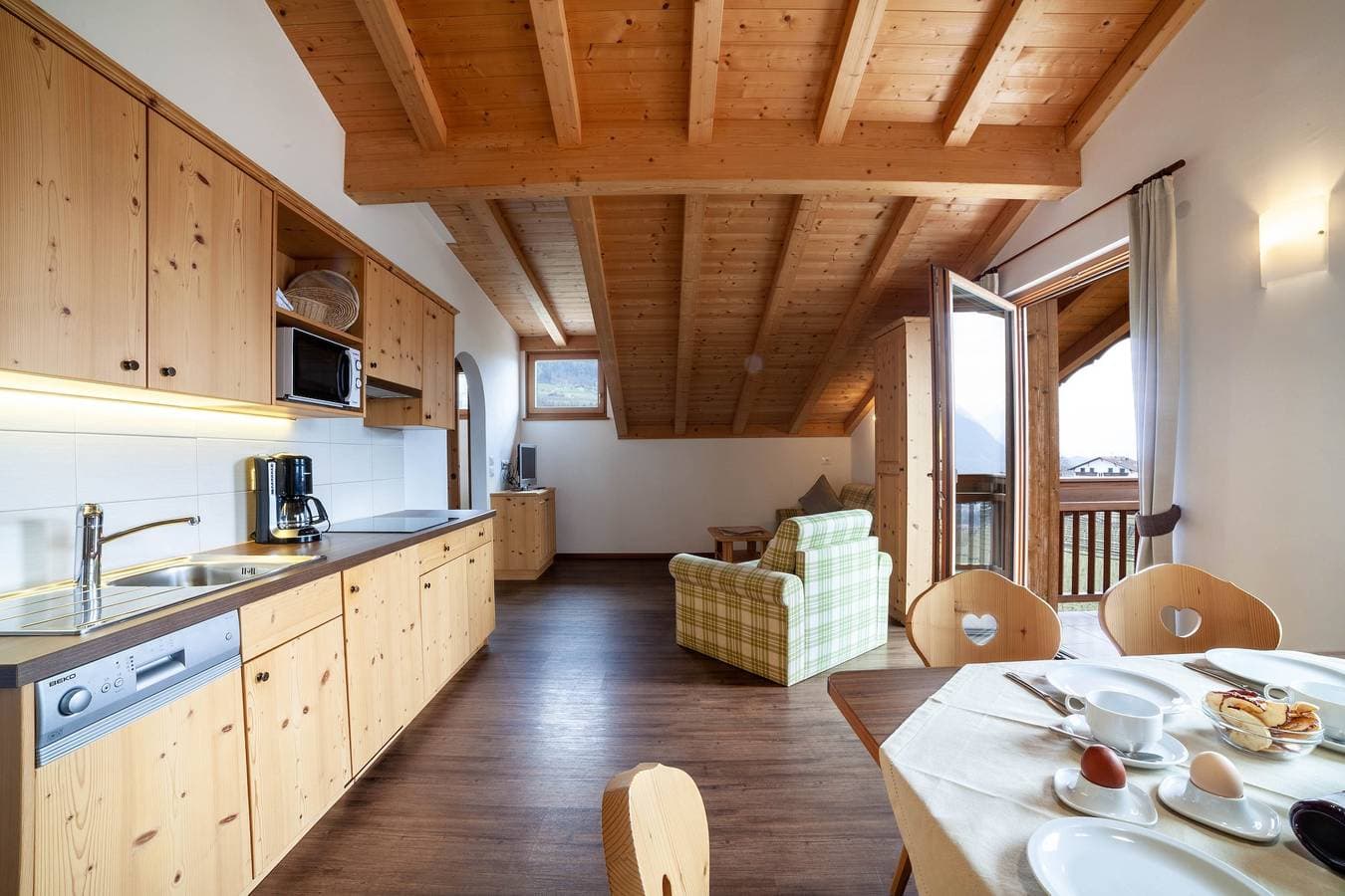 Foto 5 von 23: Gemütliche Ferienwohnung 'Gassbauerhof Ober' mit Balkon, Blick auf die Berge und WLAN