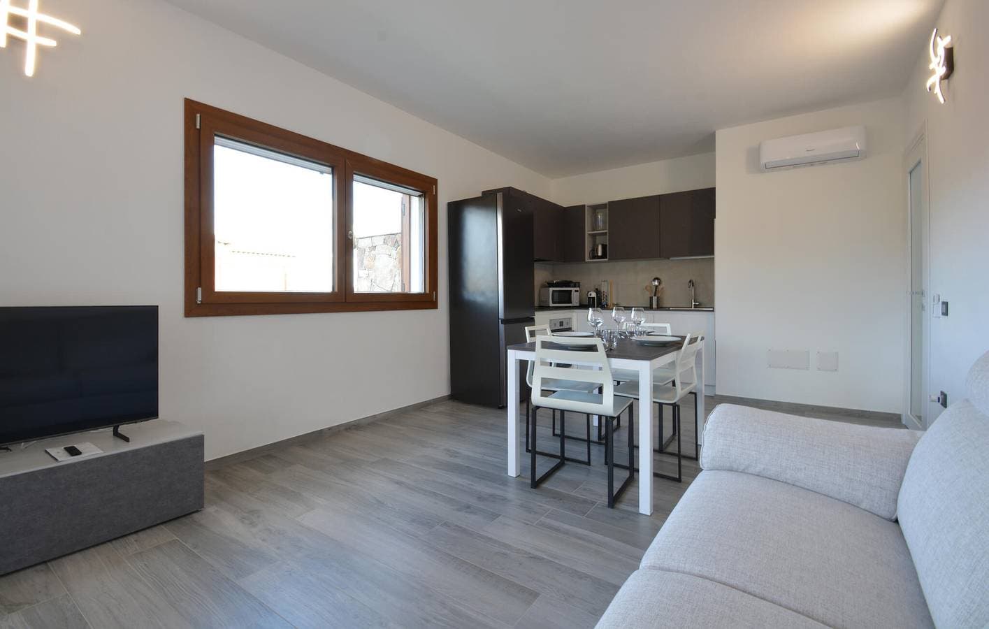 Foto 5 von 28: Gemütliche Wohnung Olia Speciosa: AC, Parkplatz, Terrasse, Küche, WiFi