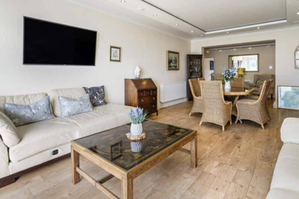 Foto 6 von 12: Sandbanks waterfront flat with panoramic views over Poole Harbour