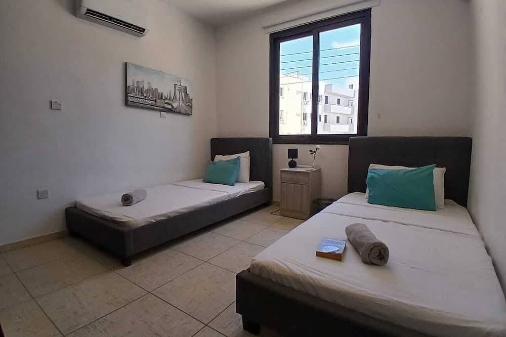Foto 8 von 26: Charming 2-bedroom apartment in Larnaca with WiFi and AC