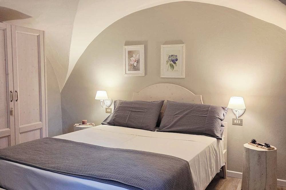 \"Volta\" Apartment: Patio & Reserved Space 1