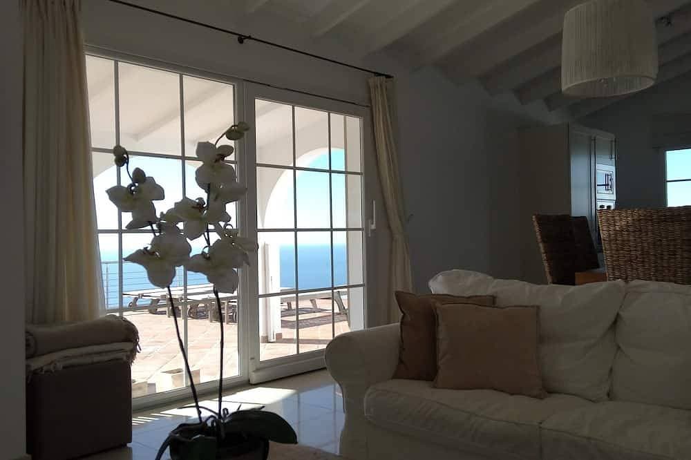 Foto 8 von 30: Luxusvilla für 8 Personen mit Infinity-Pool und Panoramablick aufs Meer