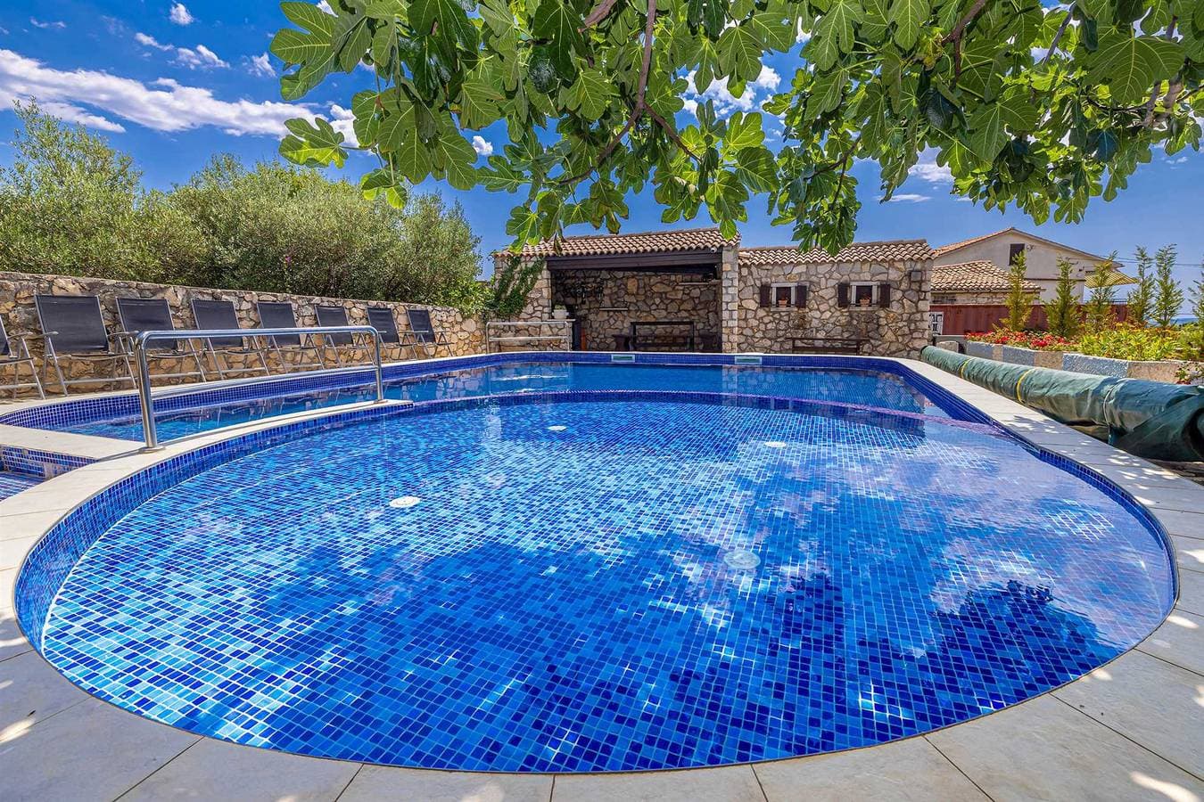 Foto 4 von 28: Villa Haya - Studio-Apartment Krasula mit beheiztem Pool