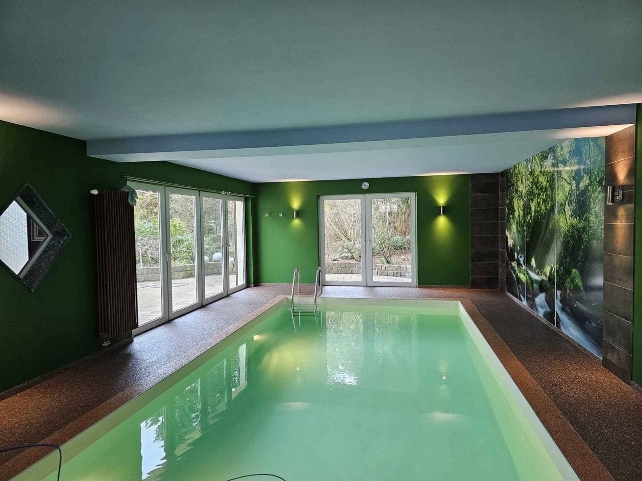 Ferienhaus mit Garten und eigenem Schwimmbad 1