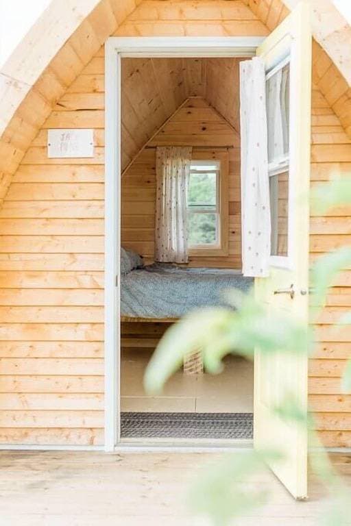 Foto 3 von 7: Blue Spruce Camping Pod at The Spruces