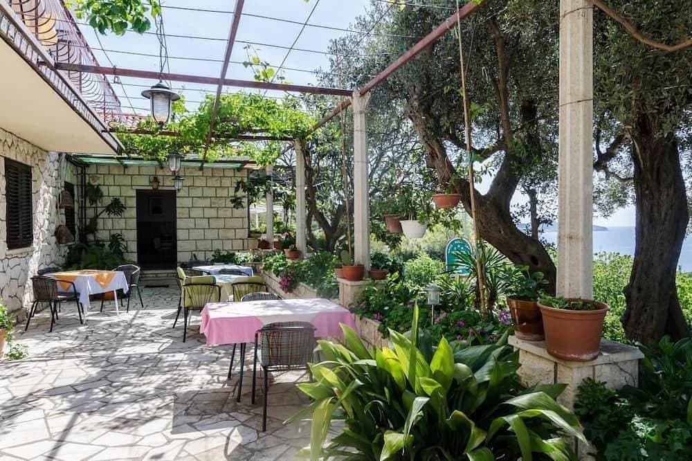 Foto 12 von 16: Guesthouse Moretic - Doppelzimmer mit Balkon und Meerblick 5