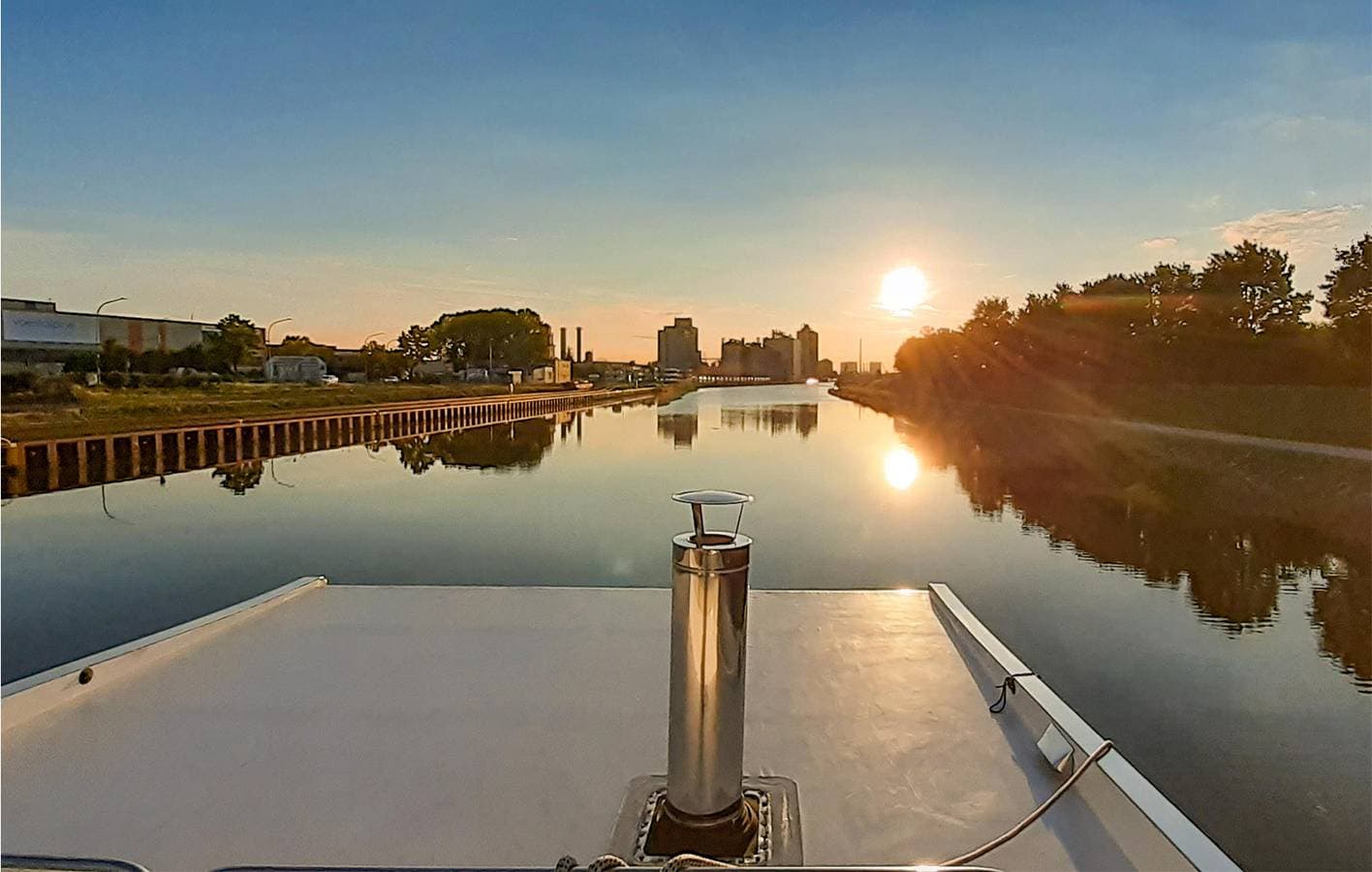 Foto 7 von 9: Hausboot mit Seeblick, Sauna und Terrasse - 1,5 km nach Neuruppin