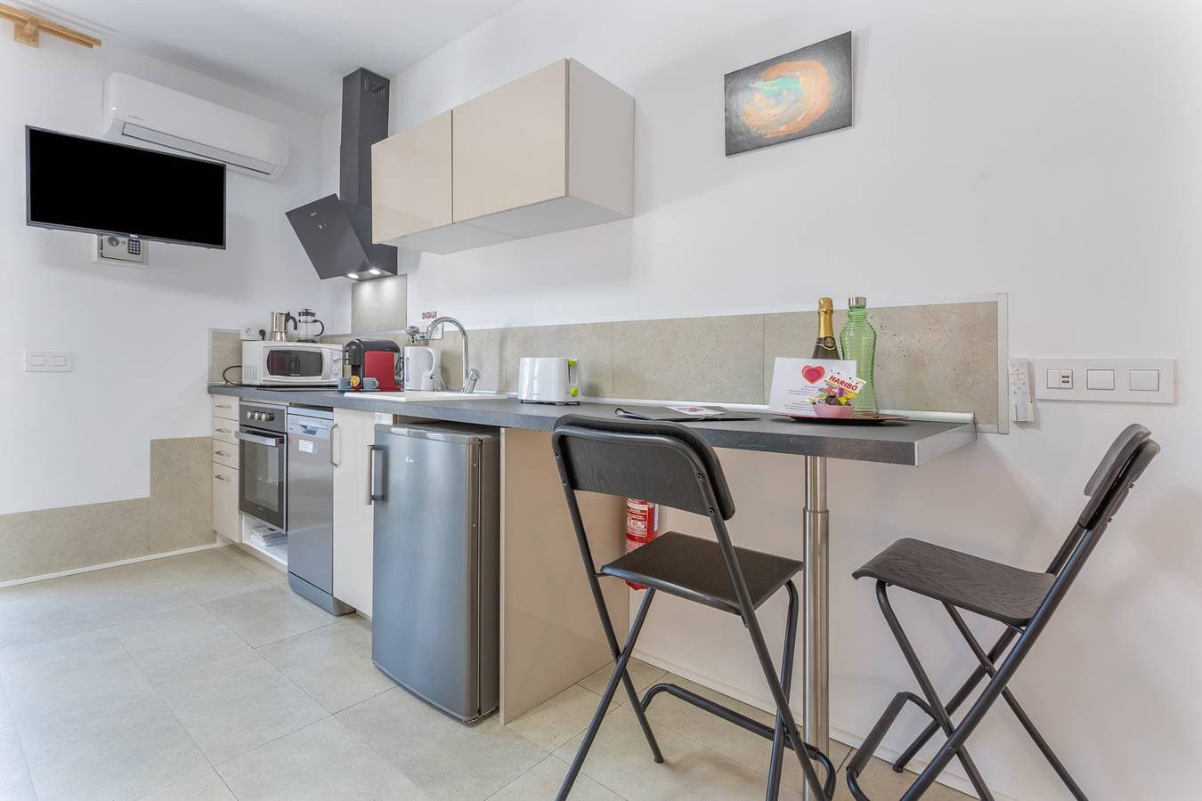 Foto 5 von 32: Apartment Fantastico 1 – Klimaanlage, kostenloses Parken, Balkon & Stadtblick