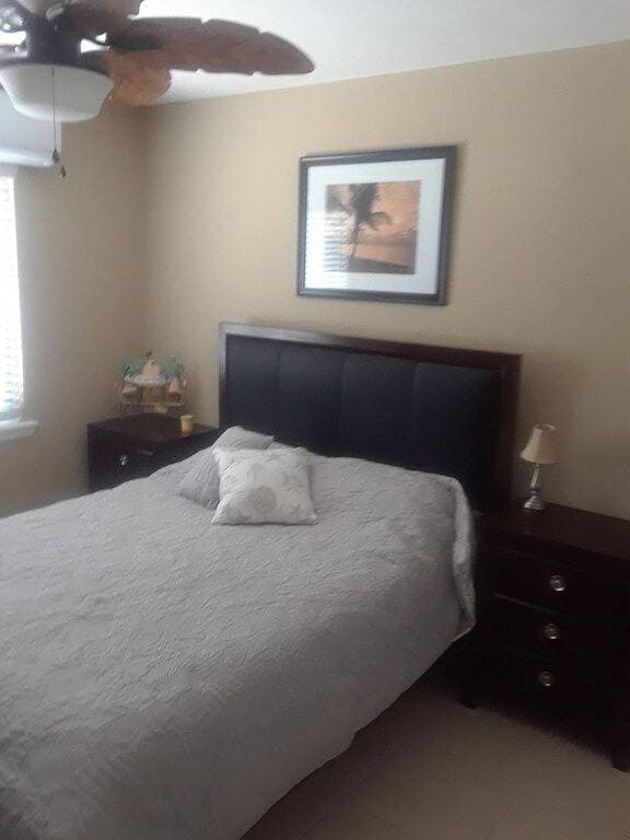 Foto 2 von 17: Clean affordable Vac. rental suite 2 miles to beach 3 priv, rms. Liv, Bed, Bath