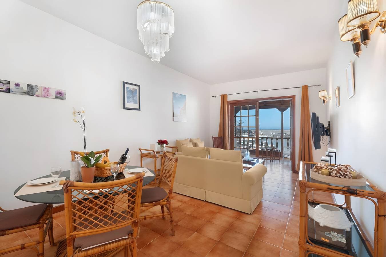 Foto 13 von 45: Ferienwohnung 'Beautiful Apart Acantilado 2bed' mit Meerblick, privater Terrasse & WLAN