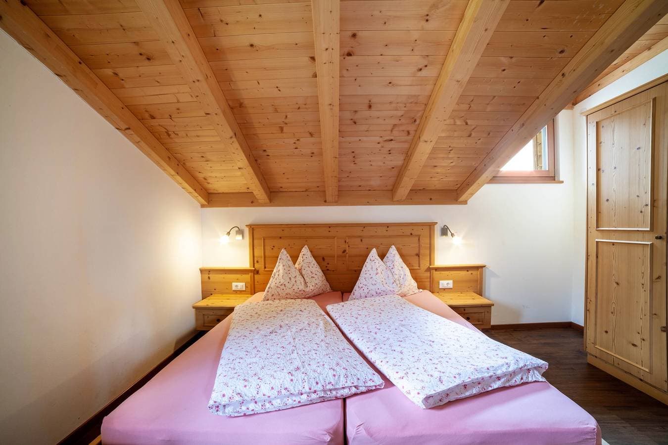 Foto 9 von 23: Gemütliche Ferienwohnung 'Gassbauerhof Ober' mit Balkon, Blick auf die Berge und WLAN