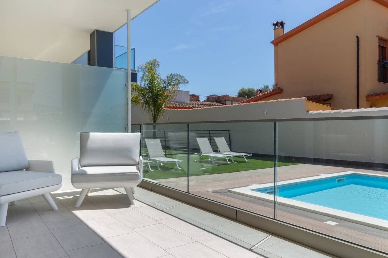 Foto 11 von 18: Studio "Residenz Meridian Unità 3" in Strandnähe mit Bergblick, Pool & WLAN