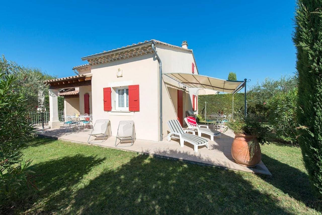 Villa charmante à Grillon avec piscine partagée 1