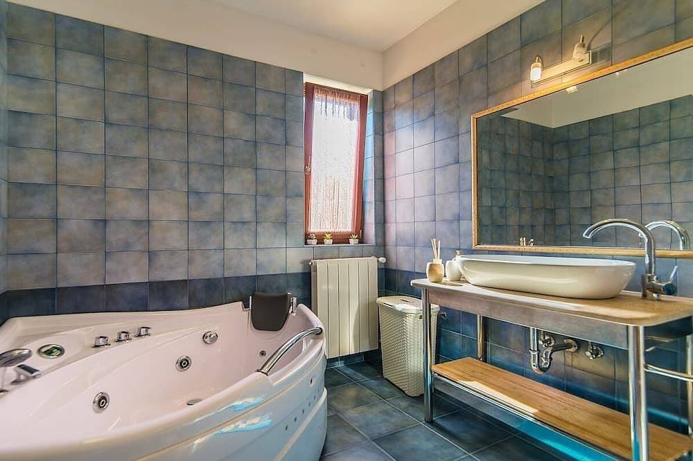 Foto 8 von 26: Große Villa mit privatem Pool, ideal gelegen, nur 15 Minuten vom malerischen Ferienort Rovinj entfernt!