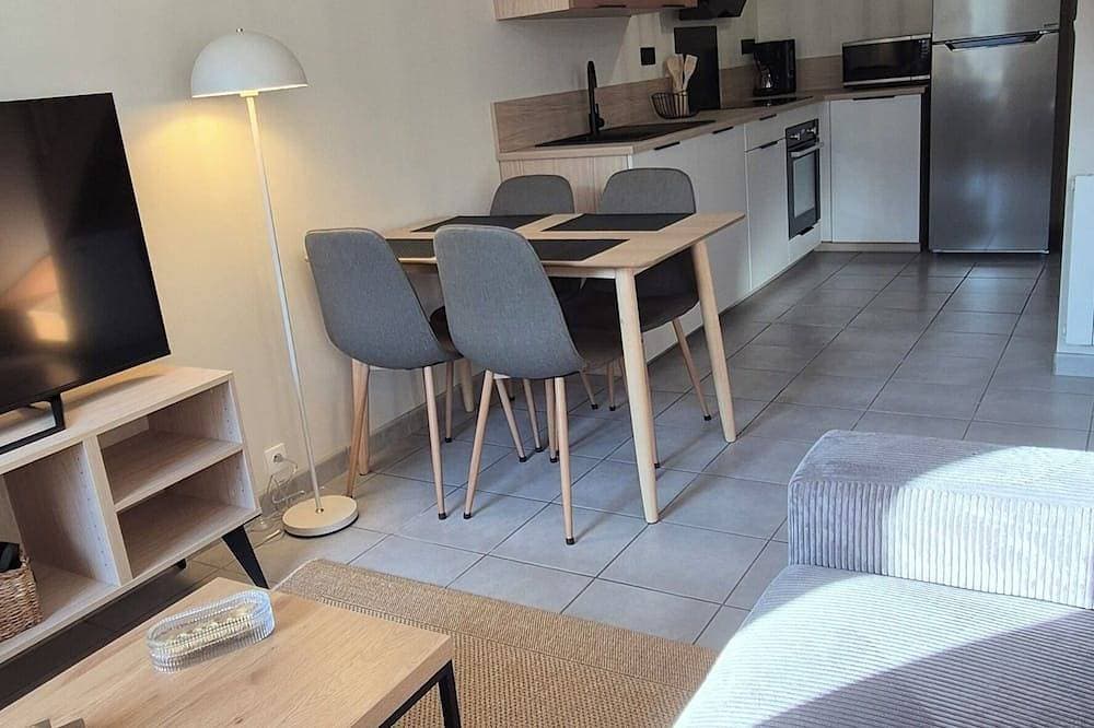 Renovated house with private parking, in the heart of the Northern Cotentin region 1