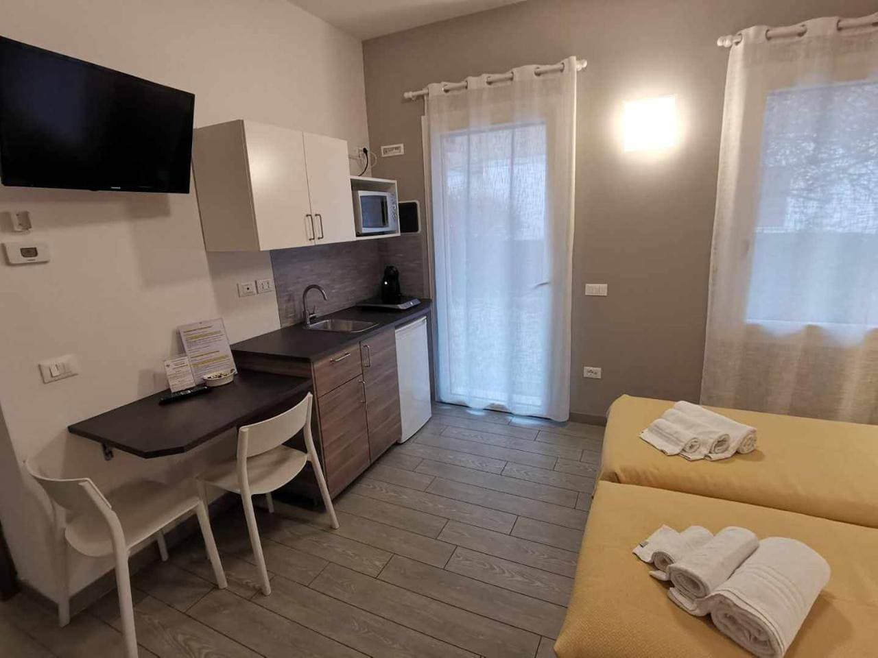 Foto 11 von 25: Twin Room with Private Bathroom