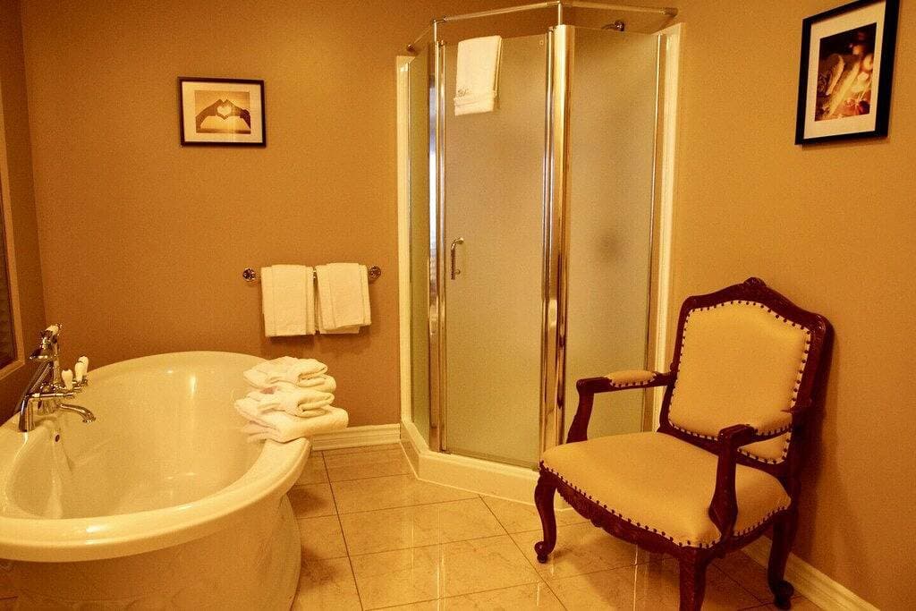 Foto 5 von 45: St-Sauveur Schönes Studio mit Kingsize-Bett
