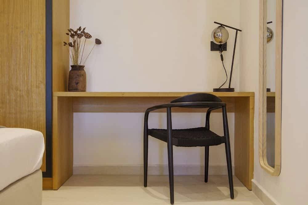 Foto 4 von 21: Villa Marenthe | 3 Bdr | Sea Views | Pool | Syros