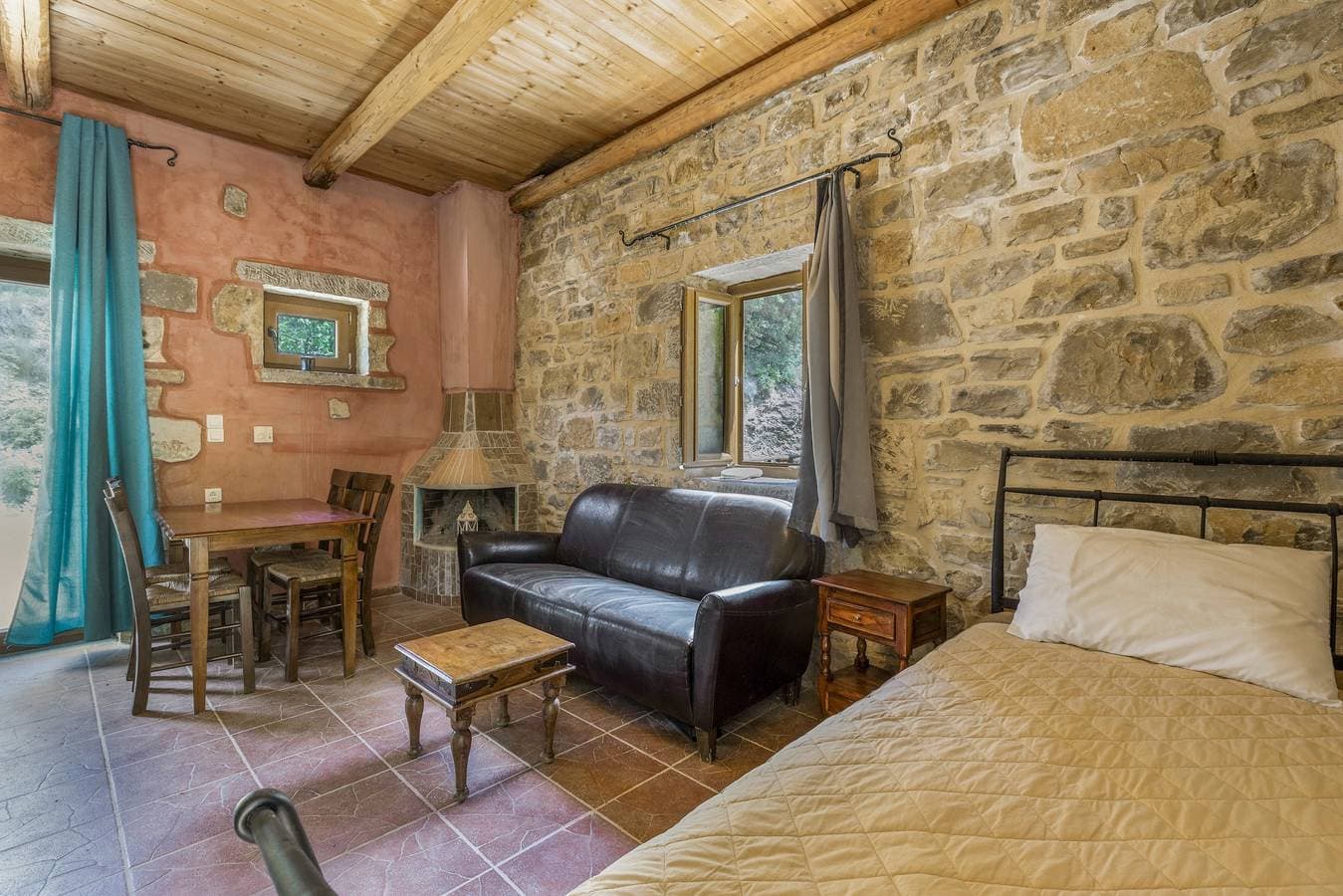 Foto 4 von 31: Finca 'Akros Oreon Ferienwohnung Voliares' mit Bergblick, privater Terrasse und WLAN