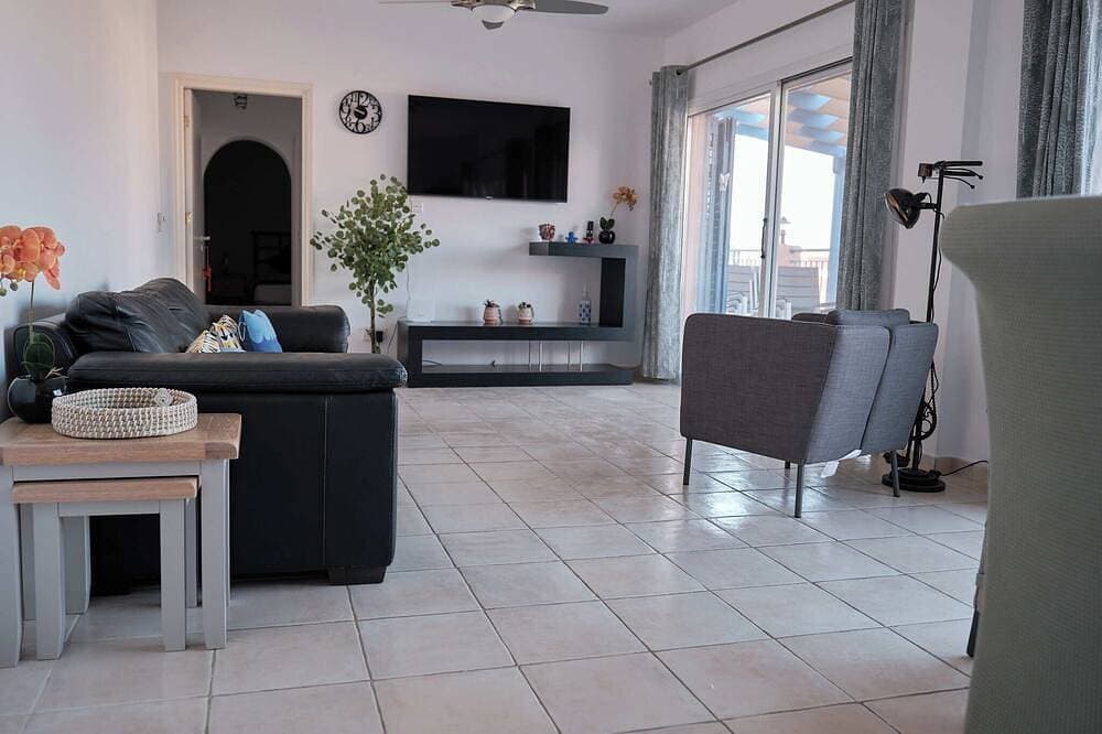 Foto 9 von 26: Luxurious Penthouse with Spacious Terrace in Limnaria Gardens, Paphos