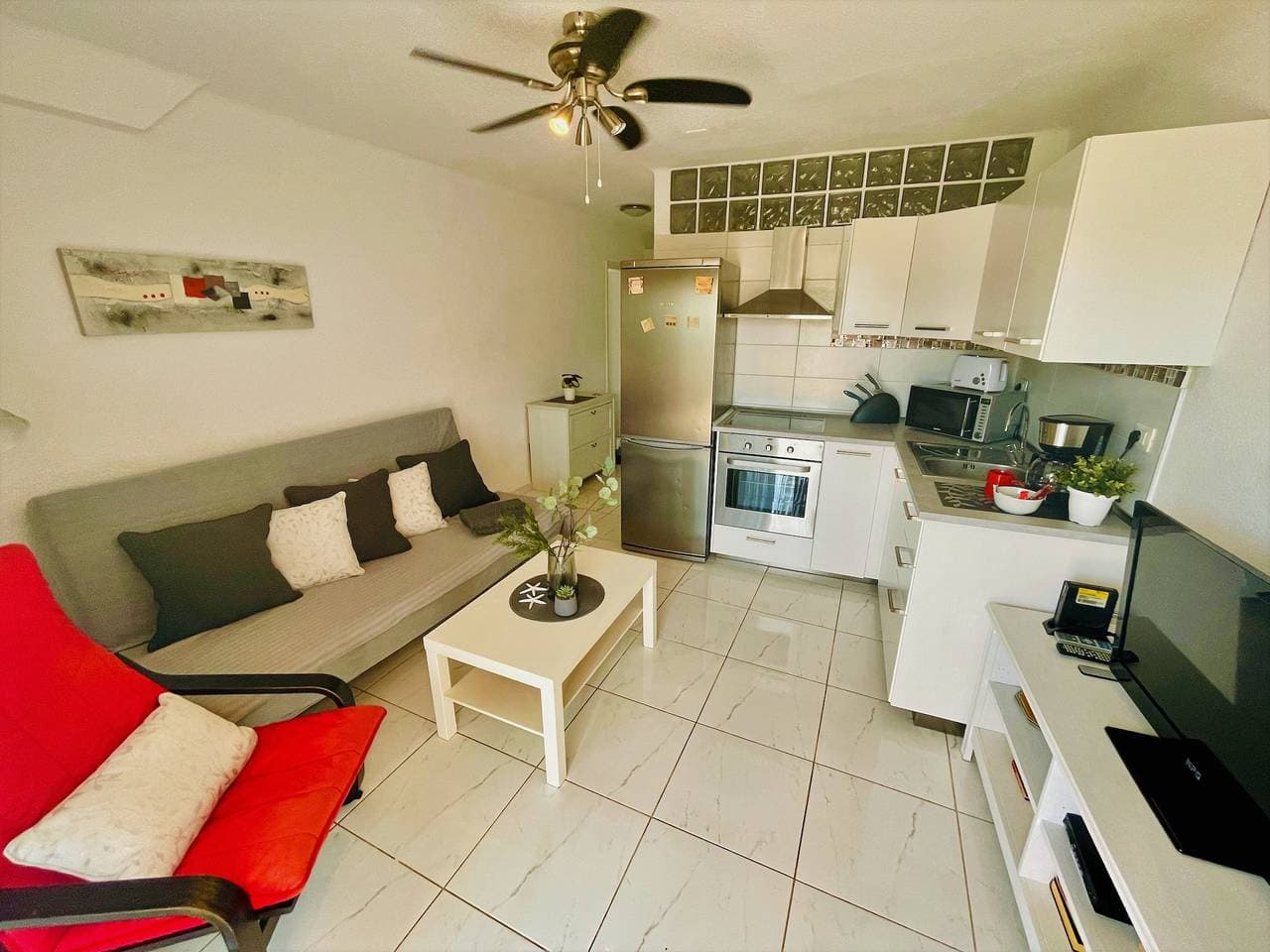 Foto 5 von 33: Ferienwohnung 'Los Geranios 304' mit Gemeinschaftspool, privater Terrasse und WLAN