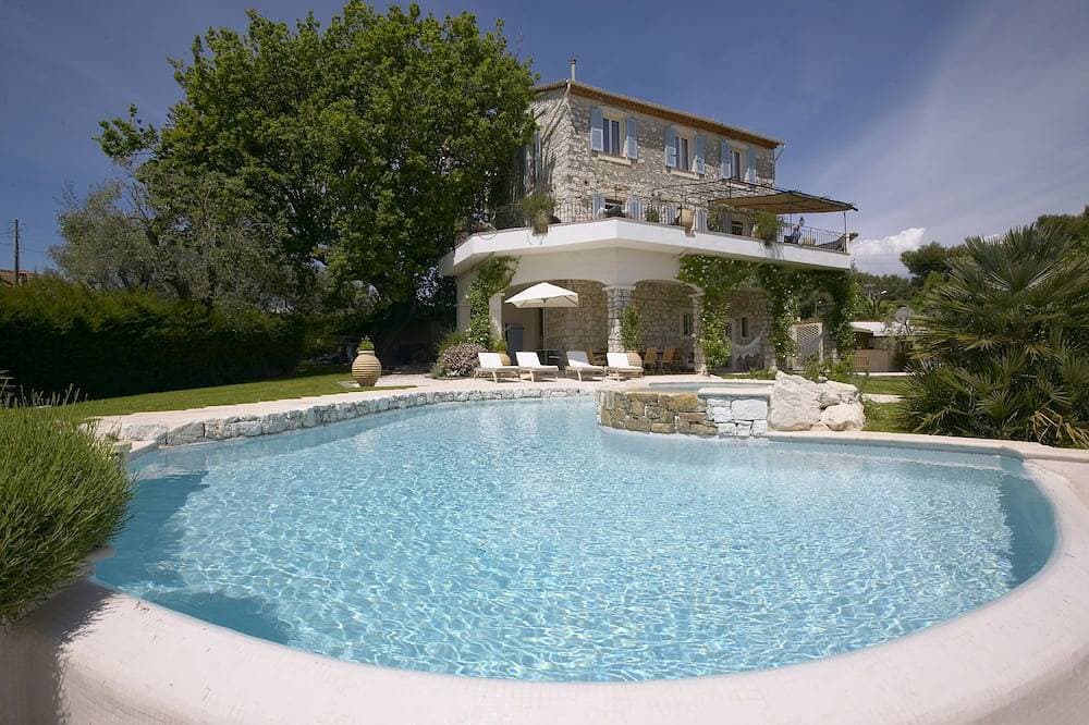 Stone-built, recently renovated Mas,  with private pool 1