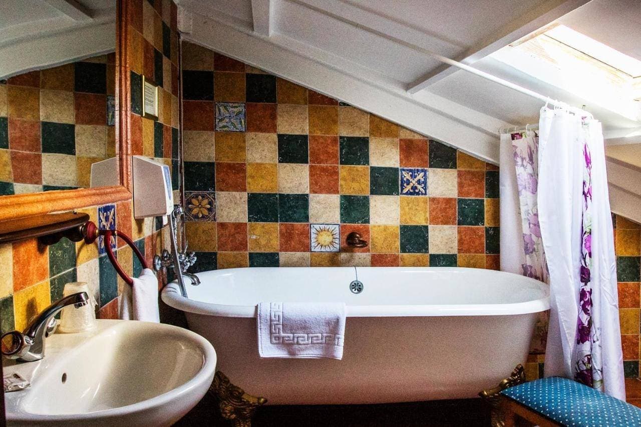 Foto 4 von 8: Double Room with Bathtub