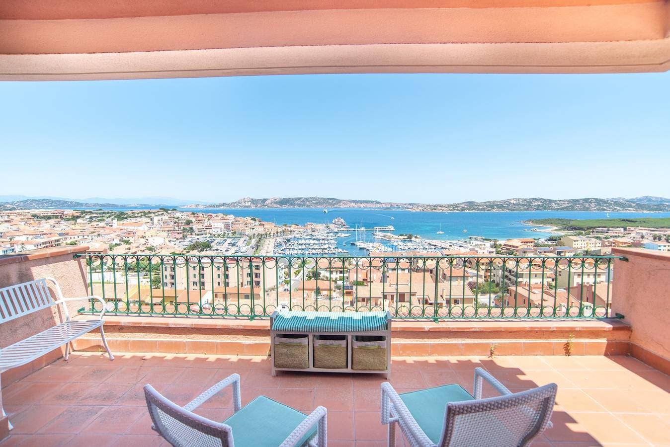 Foto 2 von 25: Ferienwohnung mit Panorama-Meerblick und Terrasse; Haustiere erlaubt