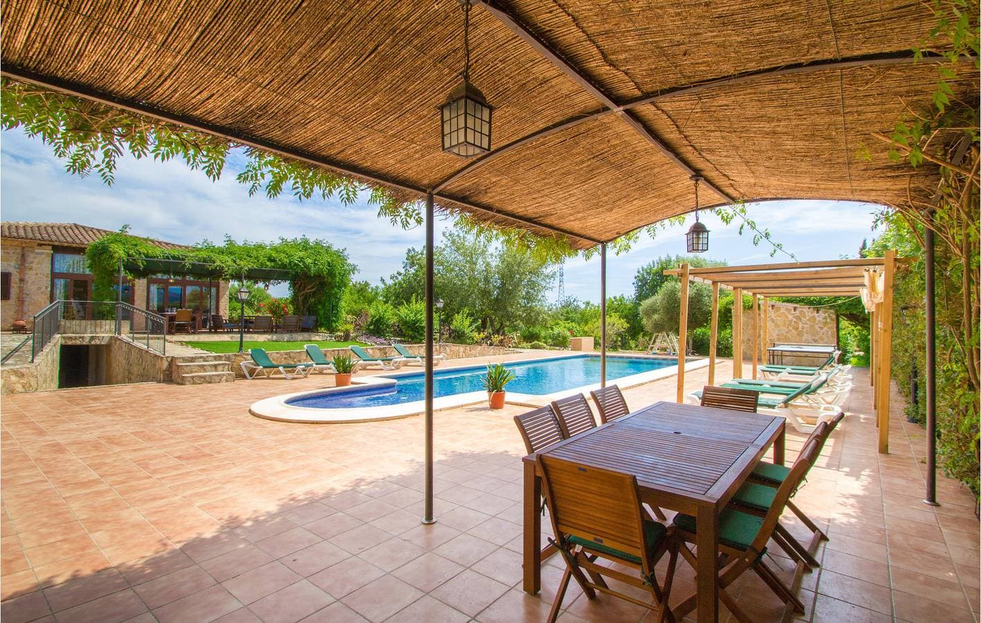 Foto 9 von 34: 200 sqft Apt | Pool, Küche, Kamin | 2.5km nach Es Garrovers