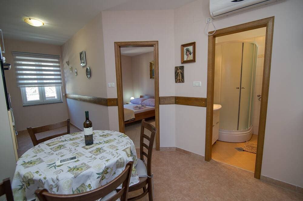 Foto 2 von 16: 2-Zimmer-Ferienwohnung mit Terrasse Punta kriza, Cres