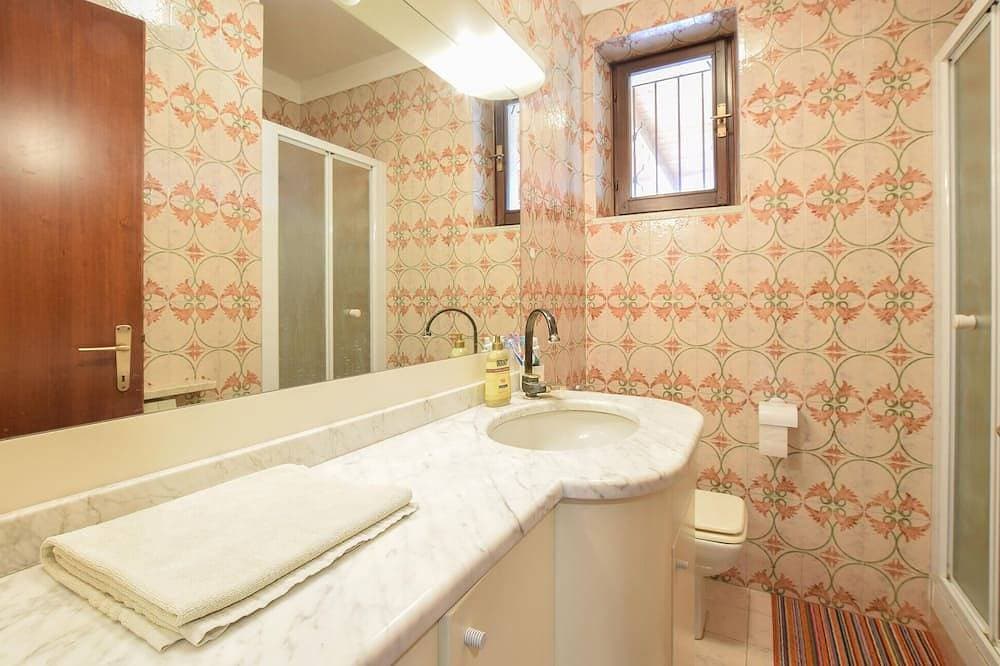 Foto 4 von 16: 2 bedroom beautiful home in Cisano di Bardolino